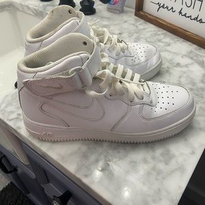 Air Force 1 mid top